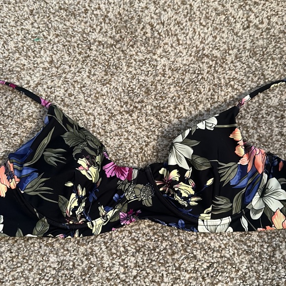 NWT Pinkcolada Tropez Bikini Top in Night Floral - Picture 6 of 8